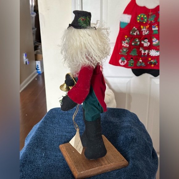 Tall Santa - called The Hunt. Santa carries the horn for the hunt. - Picture 2 of 9